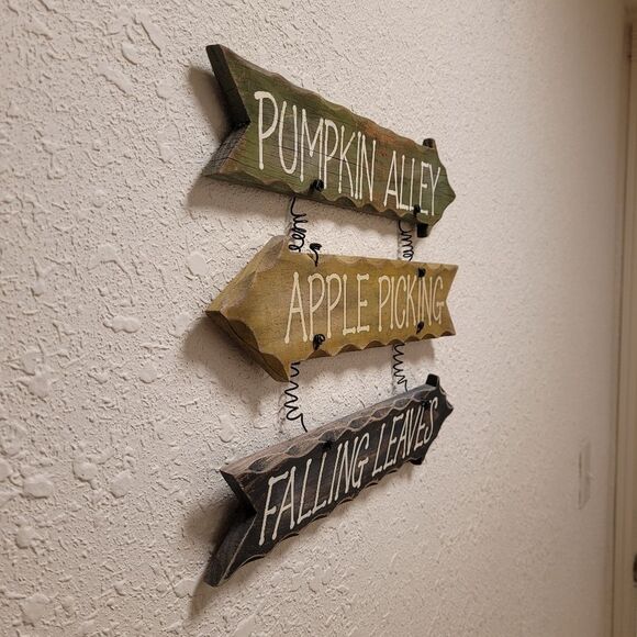 Wooden Farm Arrow Direction Says Sign - Picture 3 of 6